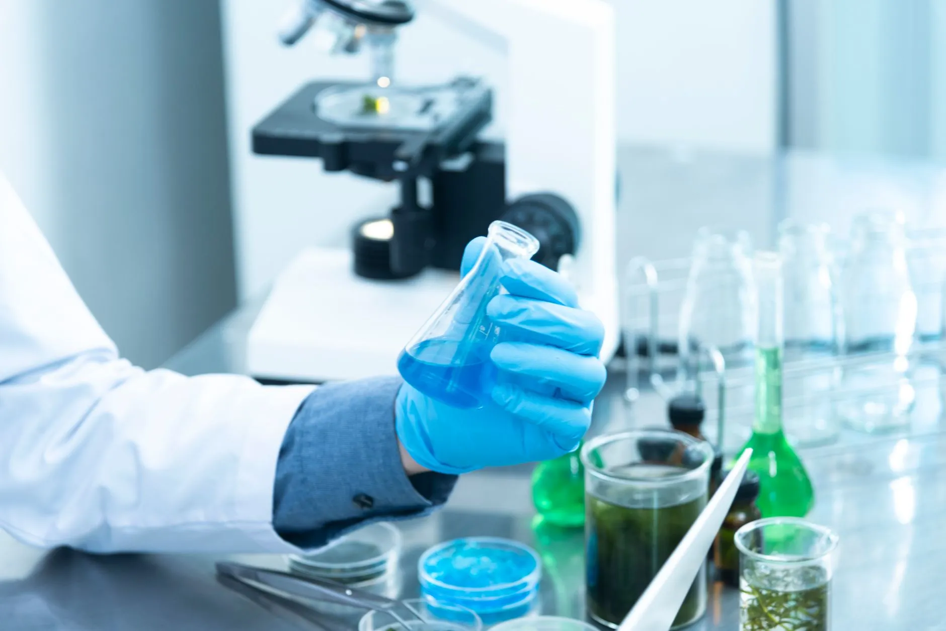 广州煜隆生物科技解读2025年功效护肤原料研发新趋势