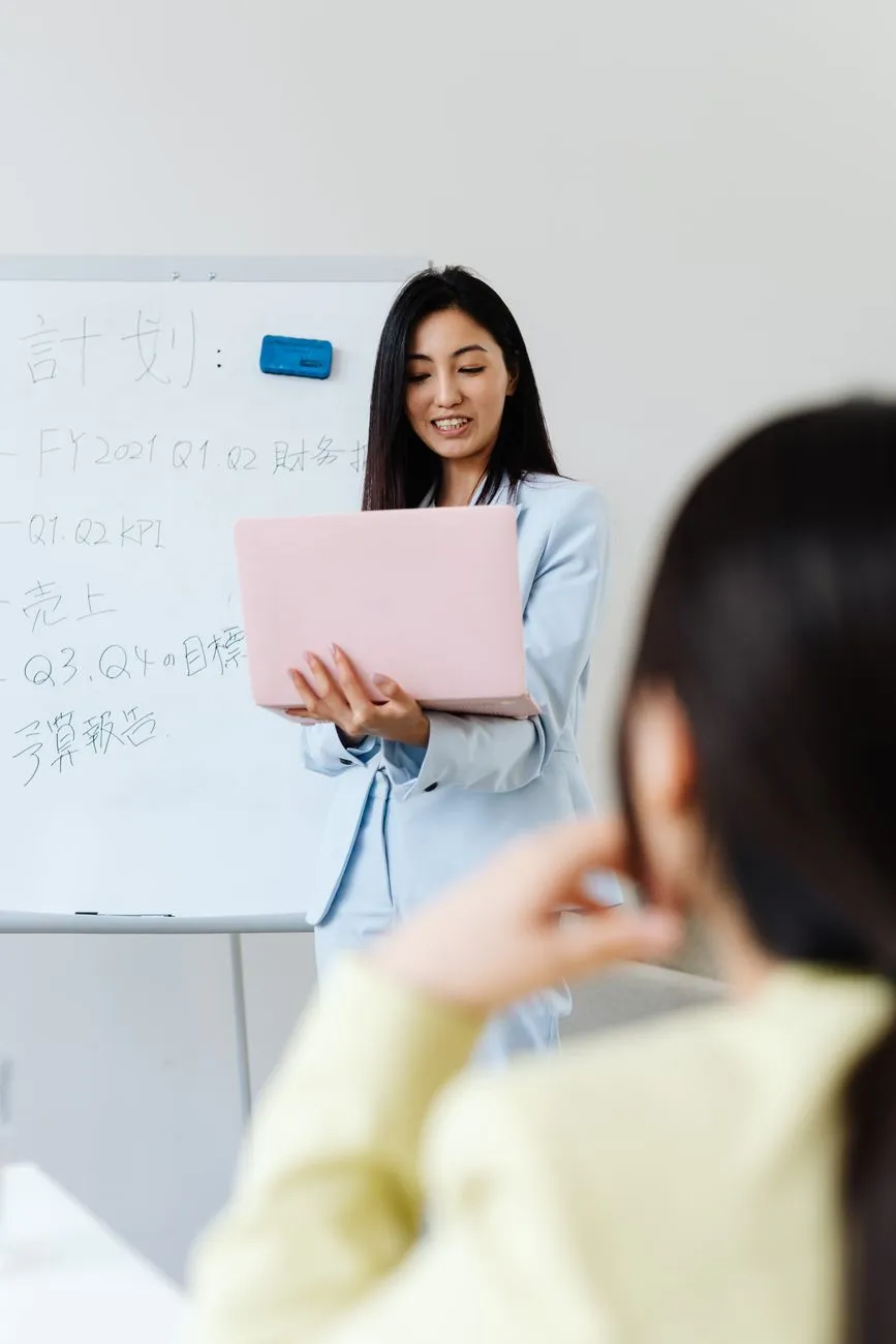 生物科技赋能护肤：广州煜隆化妆品代工方案设计与产品线布局