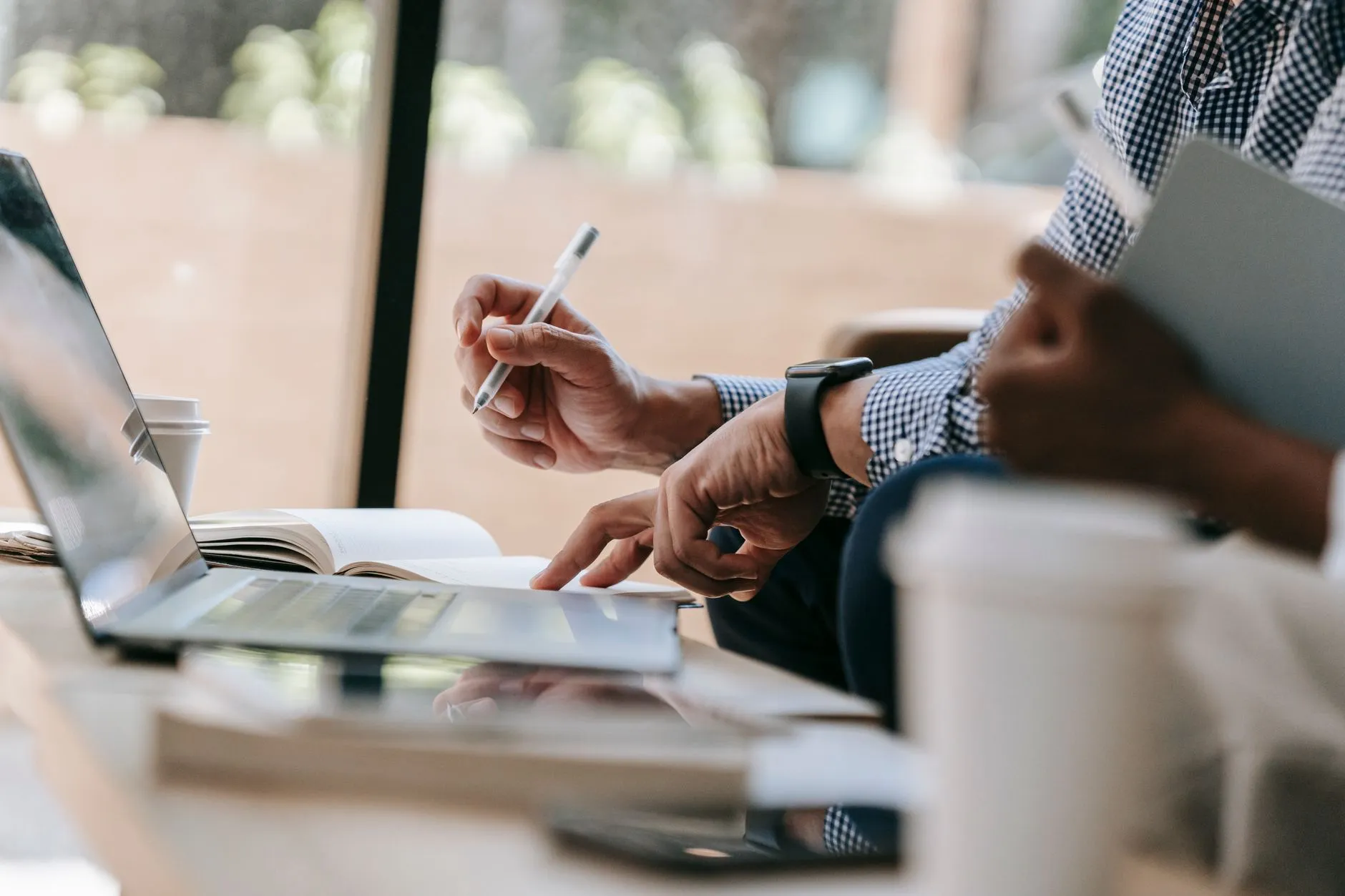 生物科技护肤品定制方案：从配方研发到量产服务