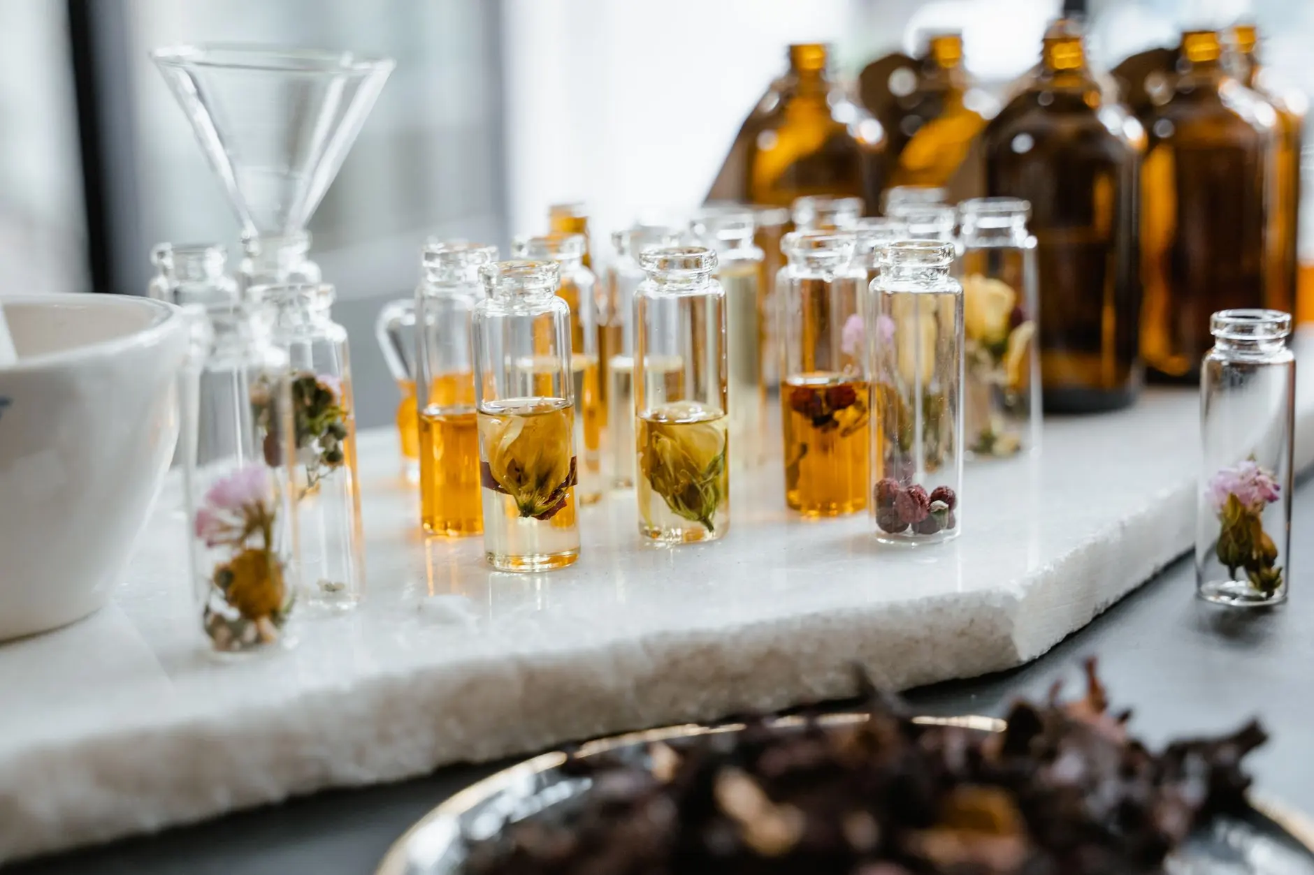 广州生物科技企业解读：化妆品研发中植物活性成分的提取与稳定化技术