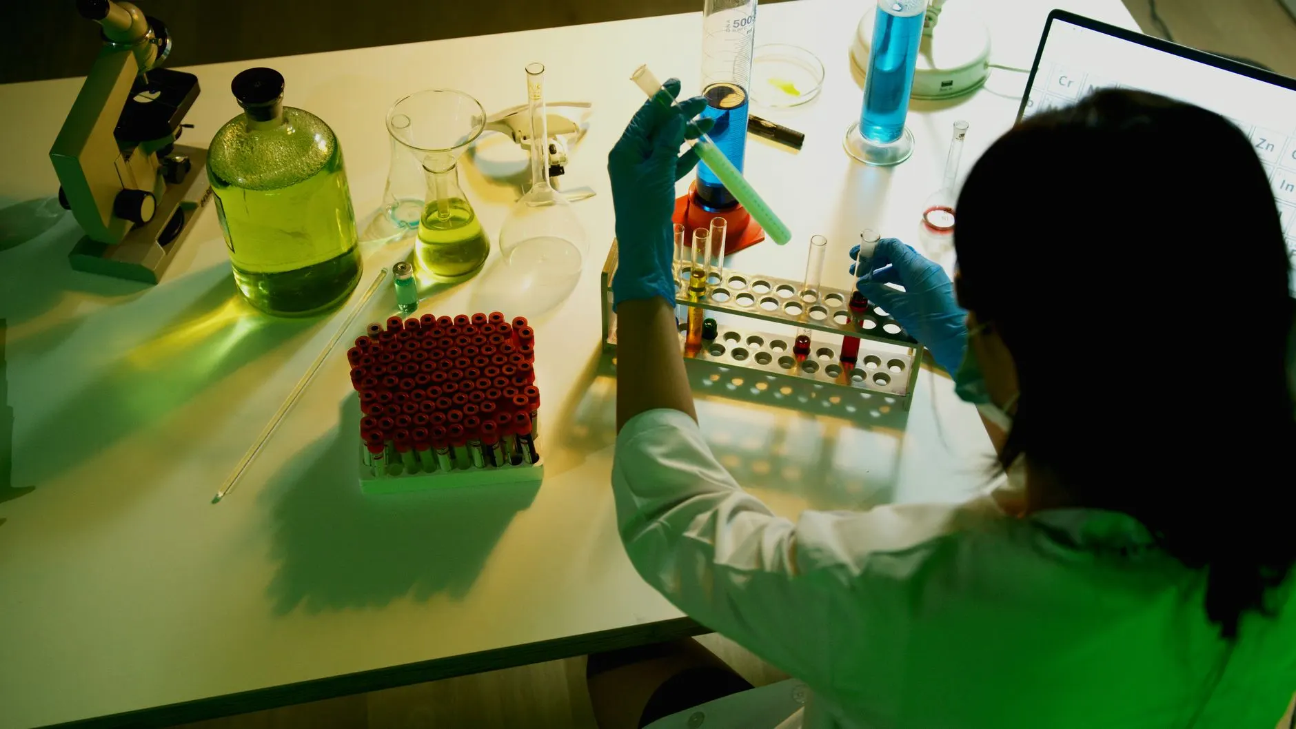 广州煜隆生物科技解析：化妆品研发中生物技术与配方创新的融合趋势正文配图 1